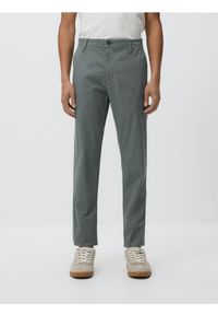 Reserved - Spodnie chino slim fit - jasny zielony. Kolor: zielony. Materiał: tkanina, bawełna #1