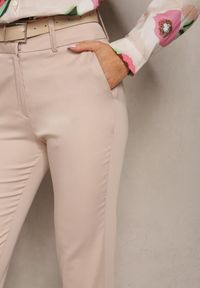 Renee - Beżowe Spodnie o Fasonie Cygaretek High Waist Orangia. Okazja: na spotkanie biznesowe, do pracy. Stan: podwyższony. Kolor: beżowy. Styl: biznesowy, klasyczny, elegancki