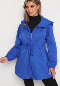 Born2be - Niebieska Kurtka Parka Ściągana w Pasie Troczkami Nevishia. Kolor: niebieski. Materiał: jeans. Styl: elegancki #9