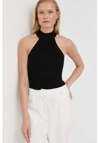 Guess top damski kolor czarny z półgolfem. Typ kołnierza: dekolt halter. Kolor: czarny. Materiał: materiał, dzianina, wiskoza. Wzór: gładki