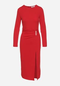 Born2be - Czerwona Taliowana Sukienka Vices z Marszczeniem i Perełkami Adorre. Kolor: czerwony. Wzór: aplikacja. Styl: klasyczny, elegancki #6
