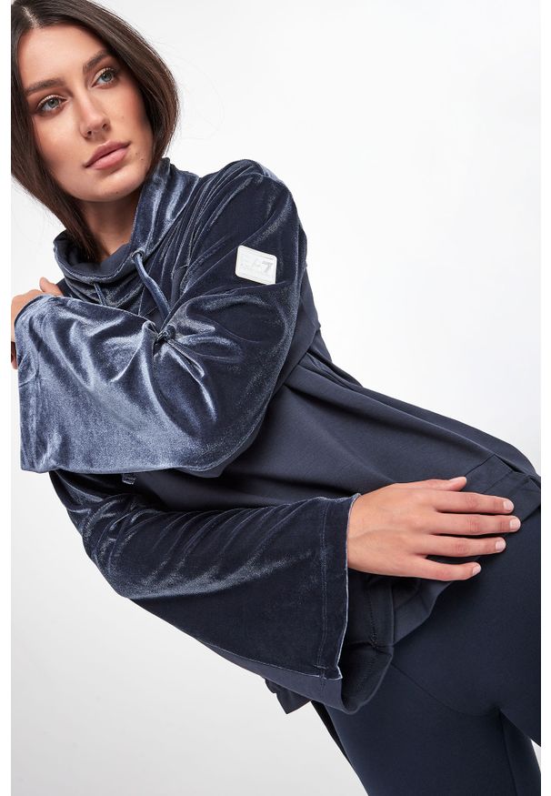 EA7 Emporio Armani - Bluza dresowa damska EA7 EMPORIO ARMANI. Typ kołnierza: golf. Materiał: dresówka, welur