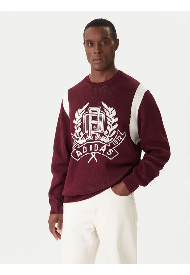 Adidas - adidas Sweter JX8215 Bordowy Regular Fit. Kolor: czerwony. Materiał: bawełna
