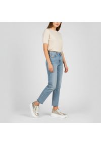 Sneakersy damskie Armodo, cholewka ze skóry naturalnej perforowana konstrukcja zapewniająca przewiewność klasyczne sznurowanie gruba stabilna podeszw. Okazja: na co dzień. Zapięcie: sznurówki. Kolor: złoty. Materiał: skóra. Szerokość cholewki: normalna. Wzór: ażurowy. Sezon: wiosna, lato. Styl: klasyczny #3
