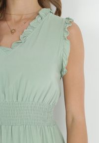Born2be - Miętowa Sukienka z Falbankami i Marszczoną Gumką w Pasie z Wiskozy Falirina. Typ kołnierza: kołnierz z falbankami. Kolor: miętowy. Materiał: wiskoza. Wzór: aplikacja #5