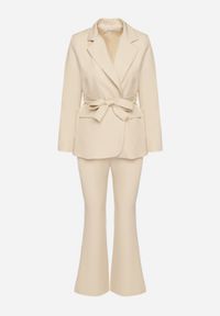 Renee - Beżowy Komplet o Garniturowym Kroju z Marynarką z Wiązaniem i Spodniami Falestra. Kolor: beżowy #4