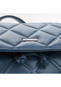 Wittchen - Damski plecak worek z geometrycznie pikowanej ekoskóry ciemnoniebieski. Kolor: niebieski. Materiał: skóra ekologiczna. Wzór: geometria. Styl: elegancki