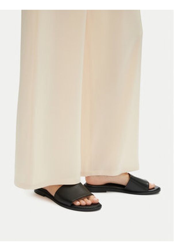 Lasocki Klapki EST-AFIONA-01 Czarny. Kolor: czarny. Materiał: skóra