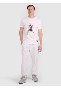 4f - 4F T-shirt regular z nadrukiem siatkarskim męski - biały XL. Okazja: na co dzień, do domu. Kolor: biały. Materiał: bawełna, jersey, materiał. Wzór: nadruk. Styl: sportowy, klasyczny, casual