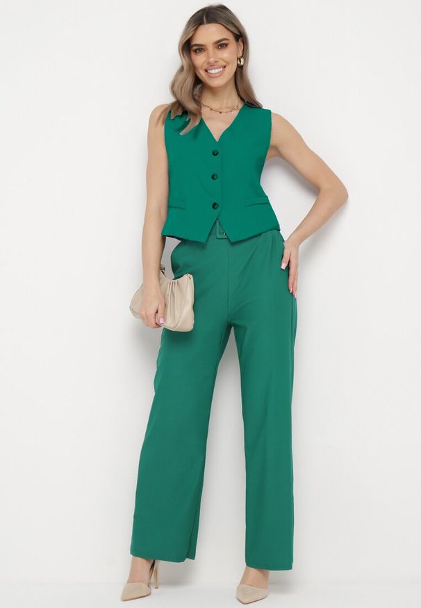 Born2be - Zielone Szerokie Spodnie Paper Bag z Paskiem i Kieszeniami Wrenika. Kolor: zielony. Materiał: materiał