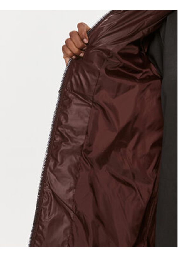 Calvin Klein Płaszcz zimowy K20K207071 Brązowy Regular Fit. Kolor: brązowy. Materiał: syntetyk. Sezon: zima