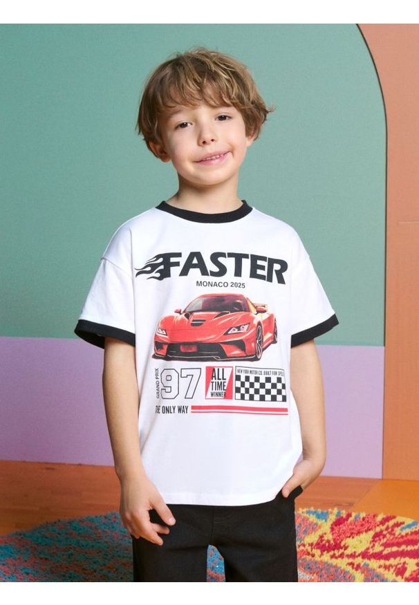 Sinsay - Koszulka z krótkim rękawem - biały. Kolor: biały. Długość rękawa: krótki rękaw. Długość: krótkie