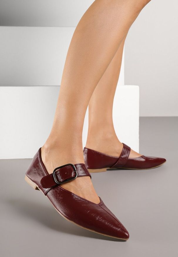 Renee - Bordowe Balerinki w Stylu Mary Jane ze Szpiczastym Noskiem Nalivira. Okazja: na co dzień. Nosek buta: szpiczasty. Kolor: czerwony. Materiał: jeans. Styl: casual