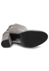 CheBello - Szare Botki Chebello Eleganckie Damskie Buty Na Słupku. Okazja: na spacer. Zapięcie: klamry. Kolor: szary. Materiał: nubuk. Szerokość cholewki: normalna. Obcas: na słupku. Styl: elegancki #6