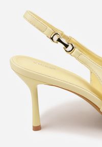 Renee - Żółte Szpilki Slingback VICES z Cholewką z Wycięciem V Natonale. Zapięcie: bez zapięcia. Kolor: żółty. Materiał: koronka. Szerokość cholewki: normalna. Obcas: na szpilce #9