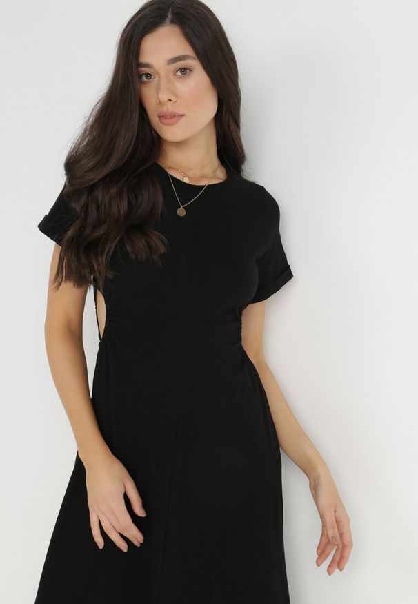 Born2be - Czarna Sukienka Bawełniana Chipih. Kolor: czarny. Materiał: bawełna. Wzór: gładki. Sezon: lato. Styl: elegancki. Długość: midi