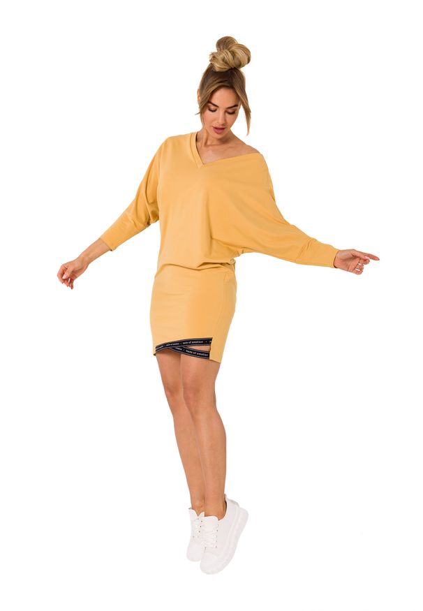 MOE - Sukienka z Logowanym Lampasem na Dole - Miodowa. Kolor: pomarańczowy. Materiał: bawełna, elastan