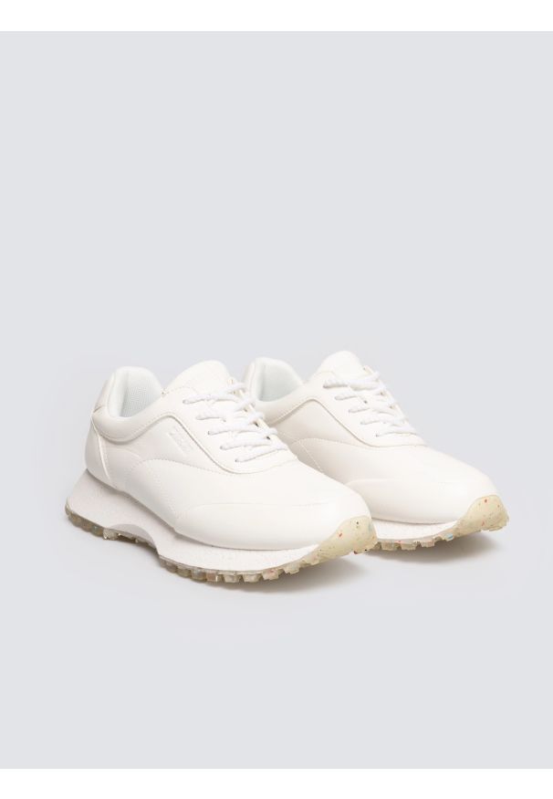 Big-Star - Sneakersy damskie ze skóry ekologicznej białe OO274023 101. Okazja: na co dzień. Nosek buta: okrągły. Kolor: biały. Materiał: skóra ekologiczna