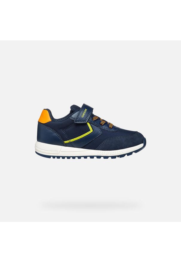 Sneakersy dziecięce Geox Alben B. A. Kolor: niebieski, zielony, żółty, wielokolorowy. Materiał: materiał. Sport: turystyka piesza