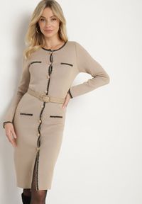 Born2be - Beżowa Dzianinowa Sukienka z Wiskozą Zdobiona Metalicznymi Wstawkami i Paskiem Caledi. Okazja: na co dzień. Kolor: beżowy. Materiał: wiskoza, dzianina. Długość rękawa: długi rękaw. Wzór: aplikacja. Styl: klasyczny, casual, elegancki #3