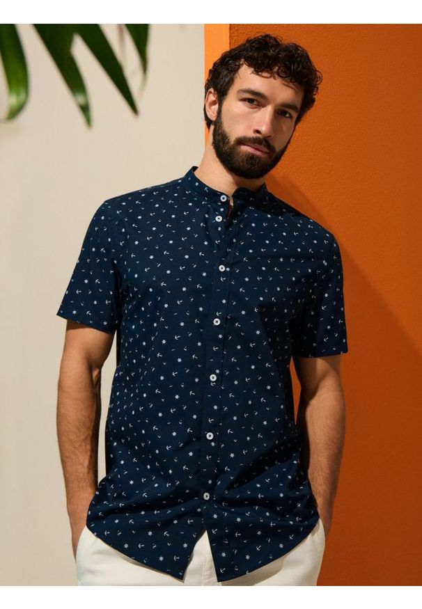 Sinsay - Koszula regular fit ze stójką - granatowy. Typ kołnierza: kołnierzyk stójkowy. Kolor: niebieski