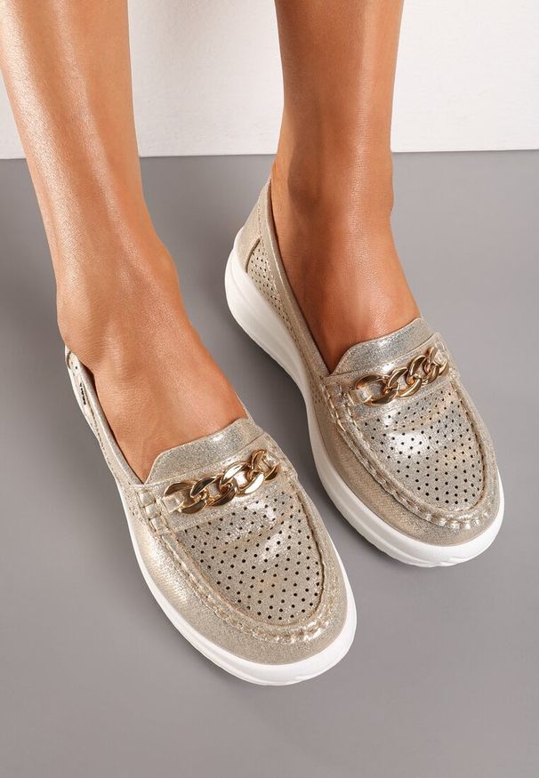 Born2be - Złote Mokasyny z Łańcuszkiem i Platformą Grimenna. Kolor: złoty. Materiał: jeans. Sezon: wiosna. Obcas: na platformie. Styl: elegancki