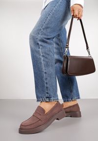 Renee - Brązowe Mokasyny Vices Ozdobione Przeszyciami Racce. Okazja: na co dzień. Kolor: brązowy. Materiał: jeans. Wzór: aplikacja. Styl: klasyczny, wizytowy, casual, elegancki