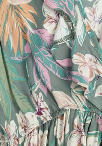 Born2be - Zielona Sukienka w Kwiaty z Wiskozy z Kopertowym Dekoltem Narma. Typ kołnierza: dekolt kopertowy. Kolor: zielony. Materiał: wiskoza. Długość rękawa: krótki rękaw. Wzór: kwiaty. Typ sukienki: kopertowe. Długość: maxi #3