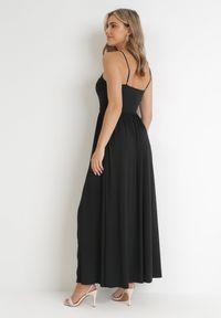 Born2be - Czarna Sukienka Maxi na Ramiączkach z Rozcięciem na Dole i Kwadratowym Dekoltem Jacklyn. Typ kołnierza: dekolt kwadratowy. Kolor: czarny. Długość rękawa: na ramiączkach. Sezon: lato, wiosna. Długość: maxi #4