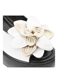 Sandały damskie Filippo, cholewka ze skóry naturalnej ozdobna aplikacja kwiatowa grubsza platformowa podeszwa, białe, DS7578/26. Kolor: biały. Materiał: skóra. Wzór: aplikacja, kwiaty #6