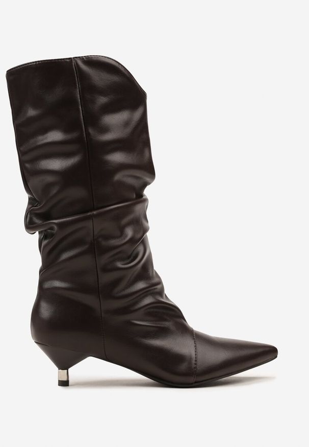 Born2be - Brązowe Botki na Obcasie Typu Kaczuszka z Marszczoną Cholewką Latanisse. Okazja: na co dzień. Kolor: brązowy. Szerokość cholewki: normalna. Obcas: na obcasie. Styl: casual, klasyczny, elegancki. Wysokość obcasa: średni