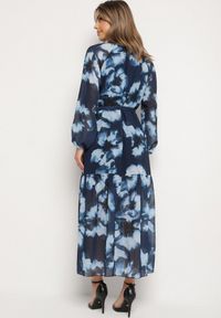 Born2be - Granatowa Pudełkowa Sukienka w Kwiaty z Paskiem Nifle. Okazja: na co dzień. Kolor: niebieski. Materiał: skóra. Wzór: kwiaty. Styl: elegancki, casual #4