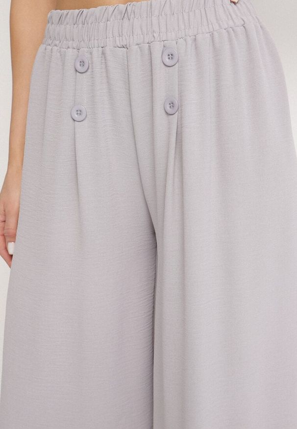 Born2be - Szare Szerokie Spodnie z Bawełną Wysokim Stanem i Guzikami Avelritia. Okazja: na co dzień. Stan: podwyższony. Kolor: szary. Materiał: bawełna. Styl: klasyczny, casual, elegancki