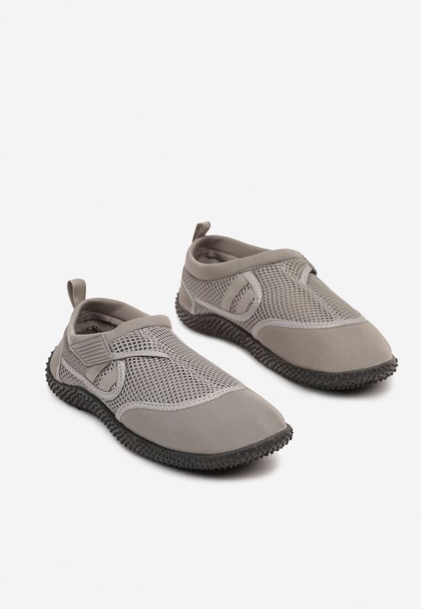 Born2be - Szare Wsuwane Płaskie Buty Sportowe Ozdobione Perforacją Rivanema. Okazja: na co dzień. Zapięcie: bez zapięcia. Kolor: szary. Wzór: aplikacja