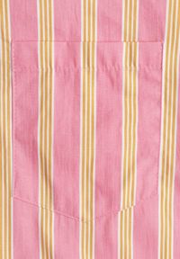 Born2be - Różowa Bawełniana Koszula o Kroju Oversize Ozdobiona Pionowymi Paskami Ulialia. Okazja: na co dzień. Kolor: różowy. Materiał: bawełna. Wzór: aplikacja. Styl: casual, klasyczny #6