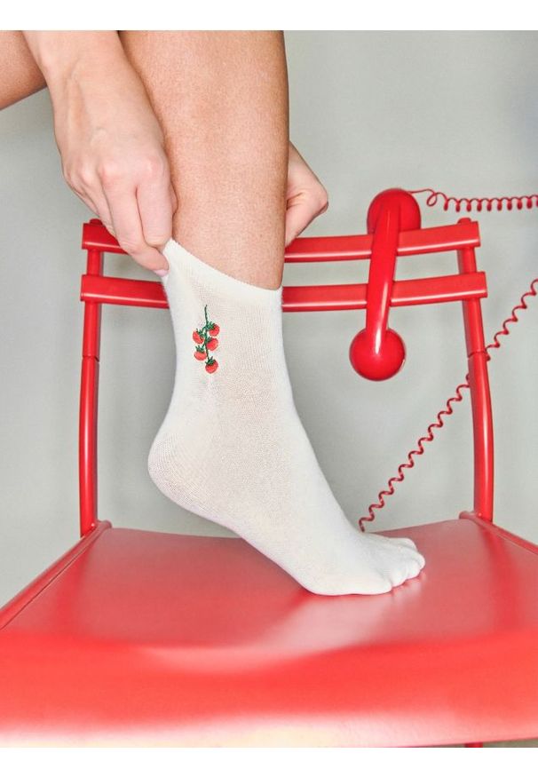 Sinsay - Prążkowane skarpetki 4 pack - wielobarwny. Materiał: prążkowany