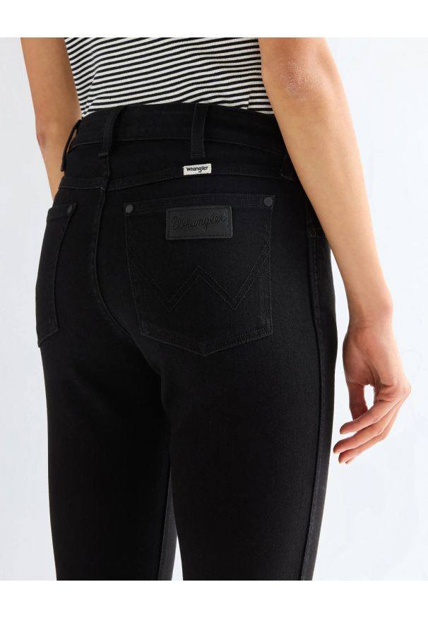 Wrangler - DAMSKIE SPODNIE WRANGLER SIENNA RETRO BLACK 112378447. Styl: retro