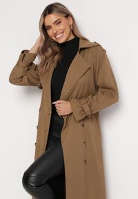 Born2be - Brązowy Długi Płaszcz Trencz Dwurzędowy z Paskiem w Talii Cadenite. Typ kołnierza: kolnierz wykładany. Kolor: brązowy. Długość: długie #5