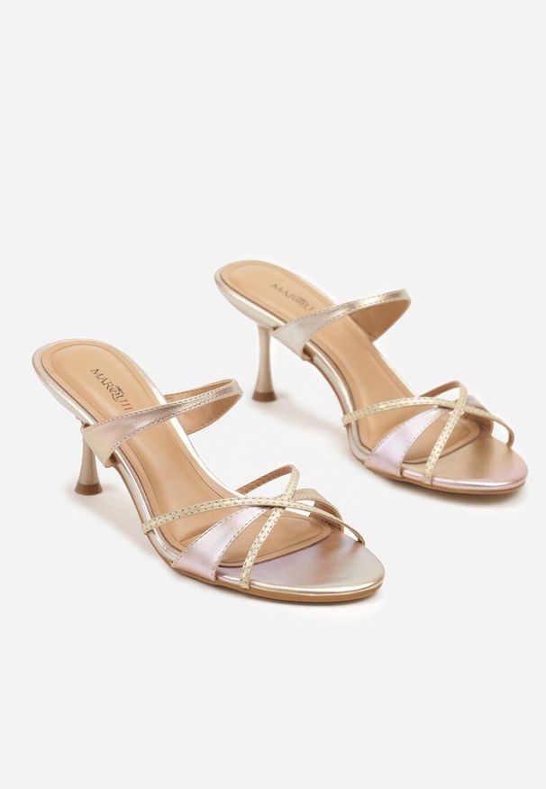 Born2be - Złote Klapki na Szpilce z Geometrycznymi Paskami Pillira. Okazja: na co dzień. Kolor: złoty. Materiał: jeans. Wzór: geometria. Sezon: lato. Obcas: na szpilce. Styl: glamour, elegancki, casual
