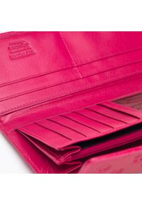 Wittchen - Damski portfel z lakierowanej skóry z monogramem różowy. Kolor: różowy. Materiał: skóra, lakier #4