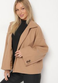 Born2be - Beżowa Przejściowa Kurtka Koszulowa o Prostym Kroju Tiberea. Okazja: na spacer. Kolor: brązowy. Materiał: poliester, jeans, satyna. Styl: elegancki #3