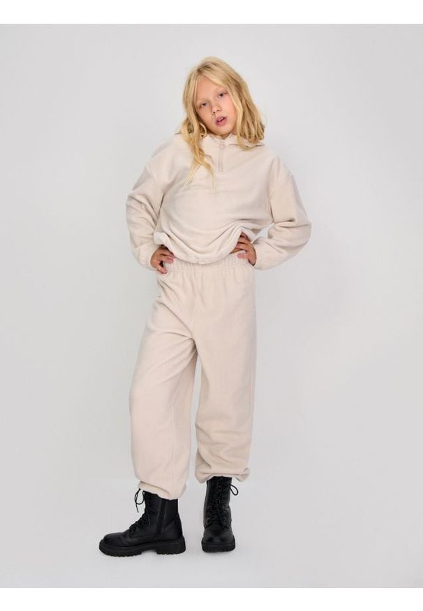 Sinsay - Polarowe spodnie ze ściągaczami - beżowy. Kolor: beżowy. Materiał: polar