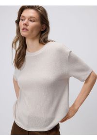 Reserved - T-shirt z wiskozą - beżowy. Kolor: beżowy. Materiał: wiskoza