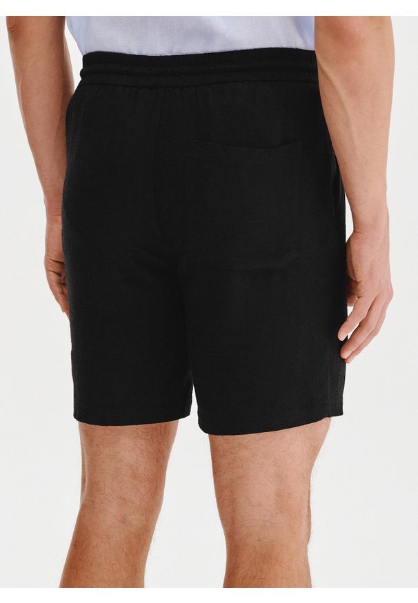 Pako Lorente - PAKO LORENTE - Czarne spodenki męskie z lnem. Okazja: na co dzień. Kolor: czarny. Materiał: len. Sezon: lato. Styl: casual
