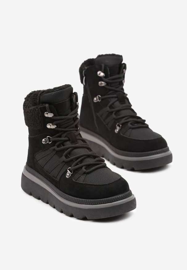 Renee - Czarne Futerkowe Traperki na Niskiej Platformie Linivora. Okazja: na co dzień. Zapięcie: sznurówki. Kolor: czarny. Materiał: jeans. Obcas: na platformie. Styl: casual, klasyczny