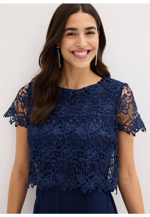 bonprix - Kombinezon z miękkiej dzianiny scuba z koronką. Kolor: niebieski. Materiał: dzianina, koronka. Długość rękawa: krótki rękaw. Długość: krótkie. Wzór: koronka