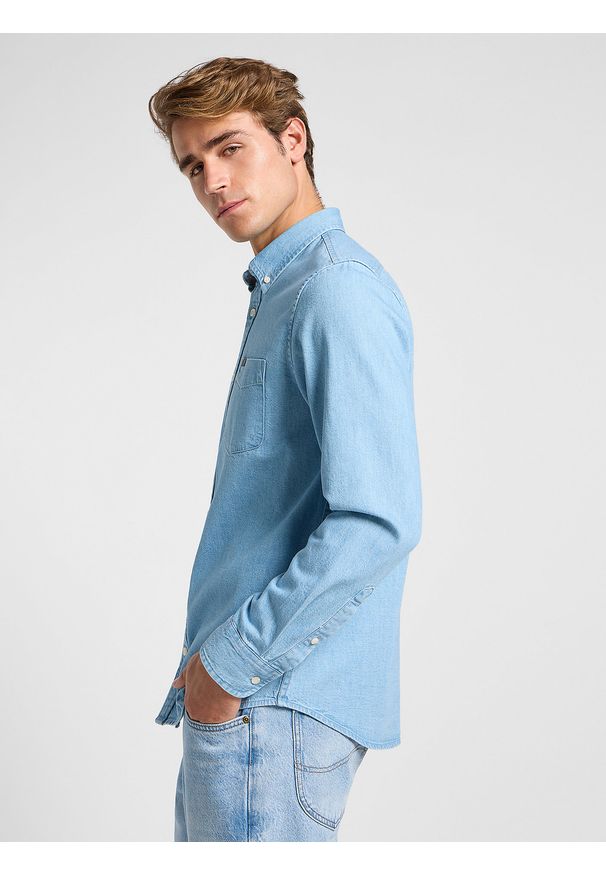 Lee - LEE MĘSKA KOSZULA JEANSOWA LEE LEE BUTTON DOWN LAKESIDE WASH 112363893. Typ kołnierza: button down. Materiał: jeans