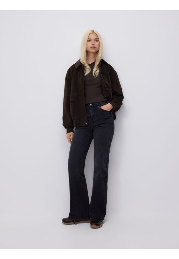 Reserved - Jeansy flare z wysokim stanem - czarny. Stan: podwyższony. Kolor: czarny. Materiał: jeans