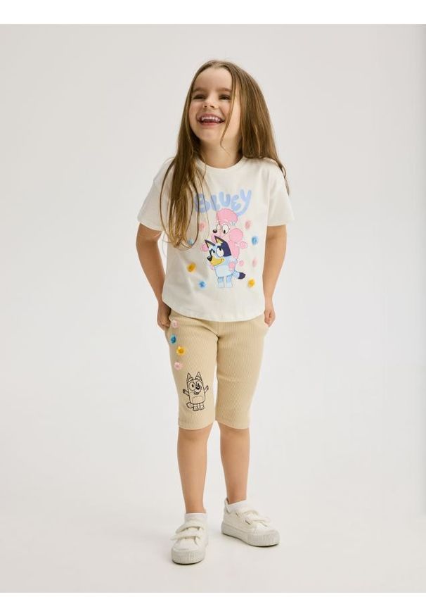 Reserved - Legginsy 3/4 Bluey - beżowy. Kolor: beżowy. Materiał: bawełna. Długość: krótkie