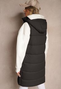 Renee - Czarna Kamizelka Pikowana z Kapturem Ozdobiona Sznurkami Eleandra. Okazja: na co dzień. Typ kołnierza: kaptur. Kolor: czarny. Materiał: jeans. Wzór: aplikacja. Styl: klasyczny, elegancki, casual